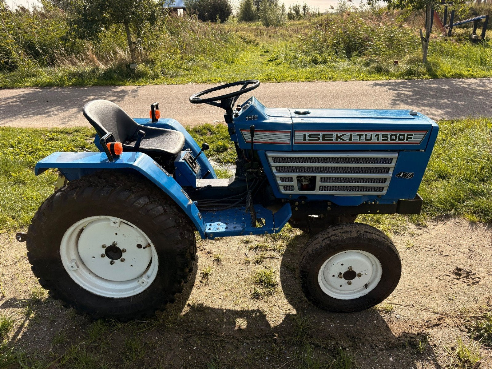Iseki TU1500F Mini Trekker met Maaier, Grondfrees en Kiepbak, Gebruikt, 2500 tot 5000, Tot 80 Pk, Ophalen