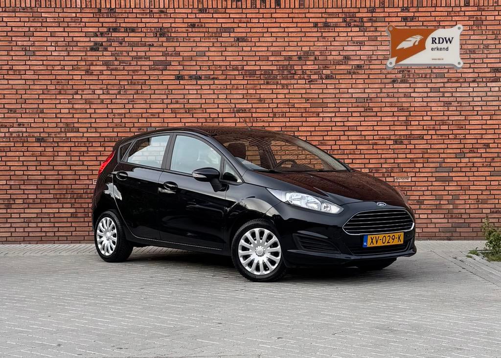 Ford Fiësta 1.0 59KW/80PK 5D 2015, NEW APK,stoelverw, airco, Auto's, Voorwielaandrijving, 40 €/maand, 525 kg, Bedrijf