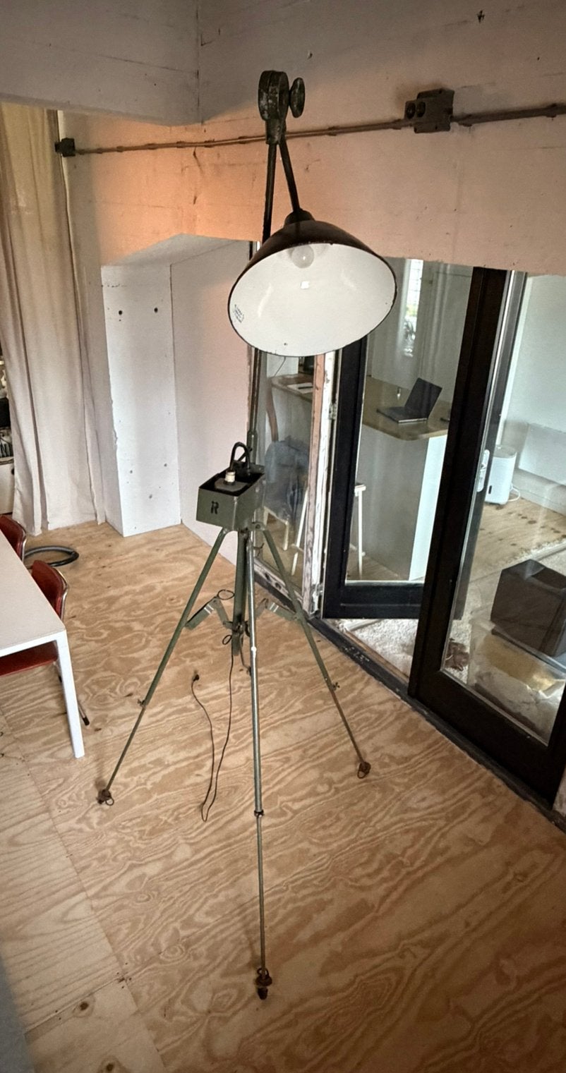 Industriele tripod vloerlamp, Huis en Inrichting, Lampen | Vloerlampen, Gebruikt, 200 cm of meer, Metaal, Ophalen
