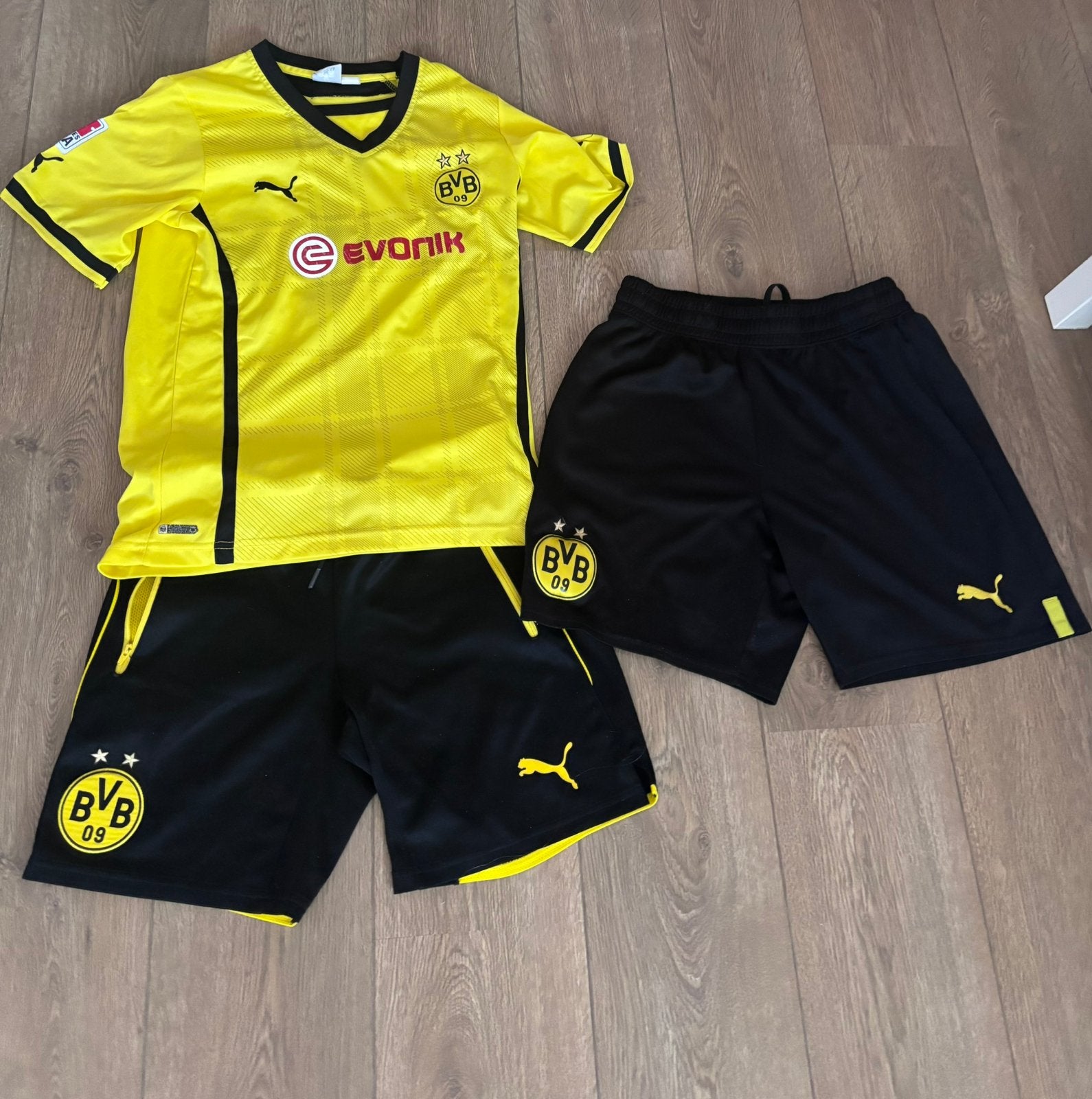 Puma bvb voetbal tenue met 2 broekjes maat 164(13-14yr), Maat XS of kleiner, Ophalen of Verzenden, Zo goed als nieuw