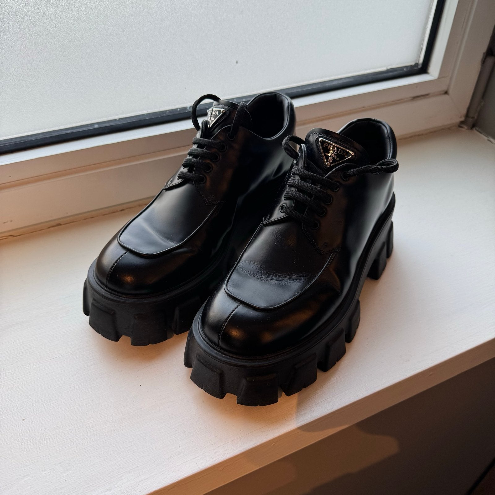 Prada Monolith Derby Schoenen - Zwart Leer, Kleding | Dames, Ophalen, Zo goed als nieuw, Zwart, Schoenen met lage hakken