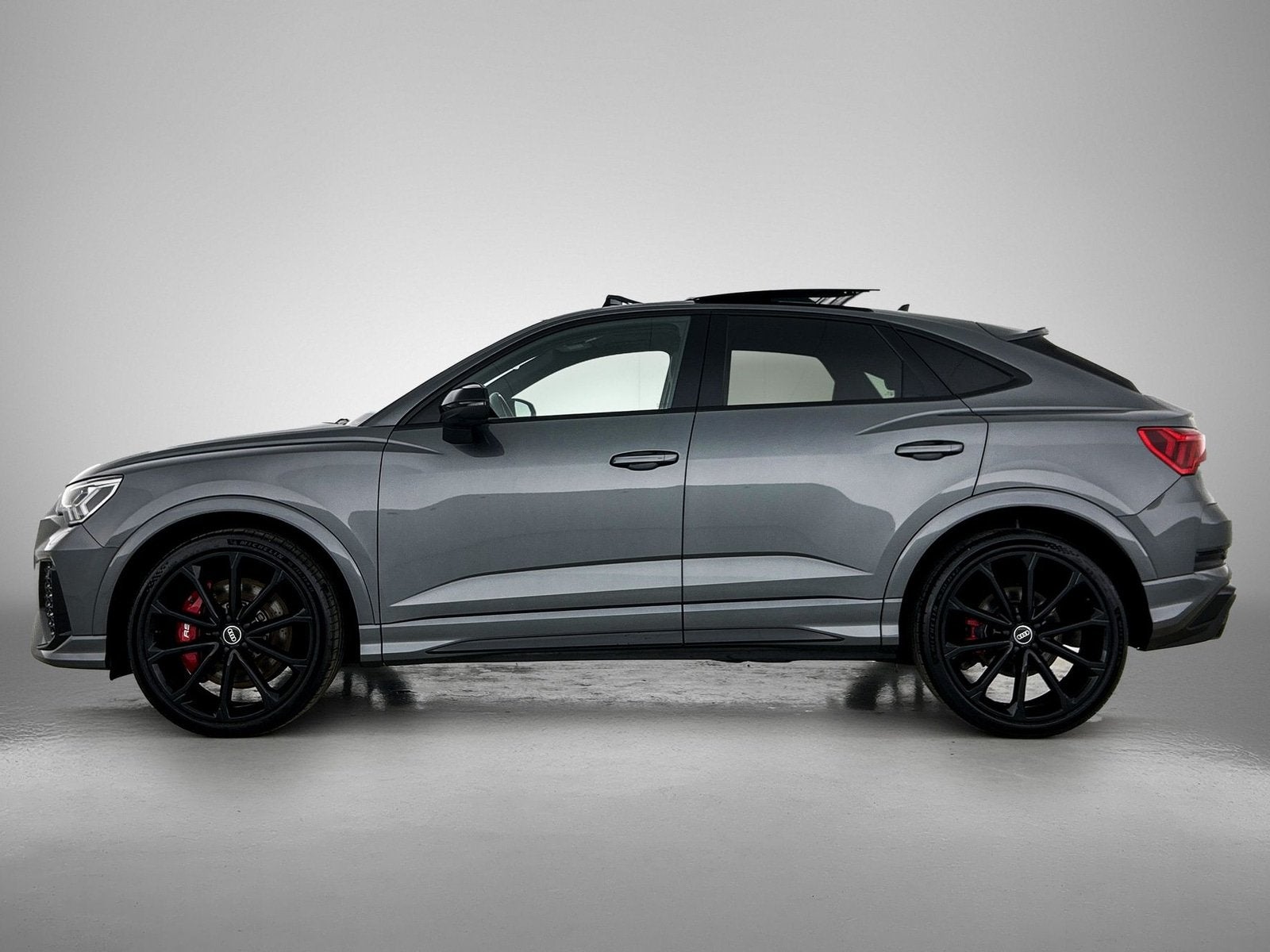 Audi Q3 Sportback TFSI RS | Trekhaak | Panoramadak | Sonos |, Auto's, Automatische klimaatregeling, Gebruikt, 1675 kg, Bedrijf