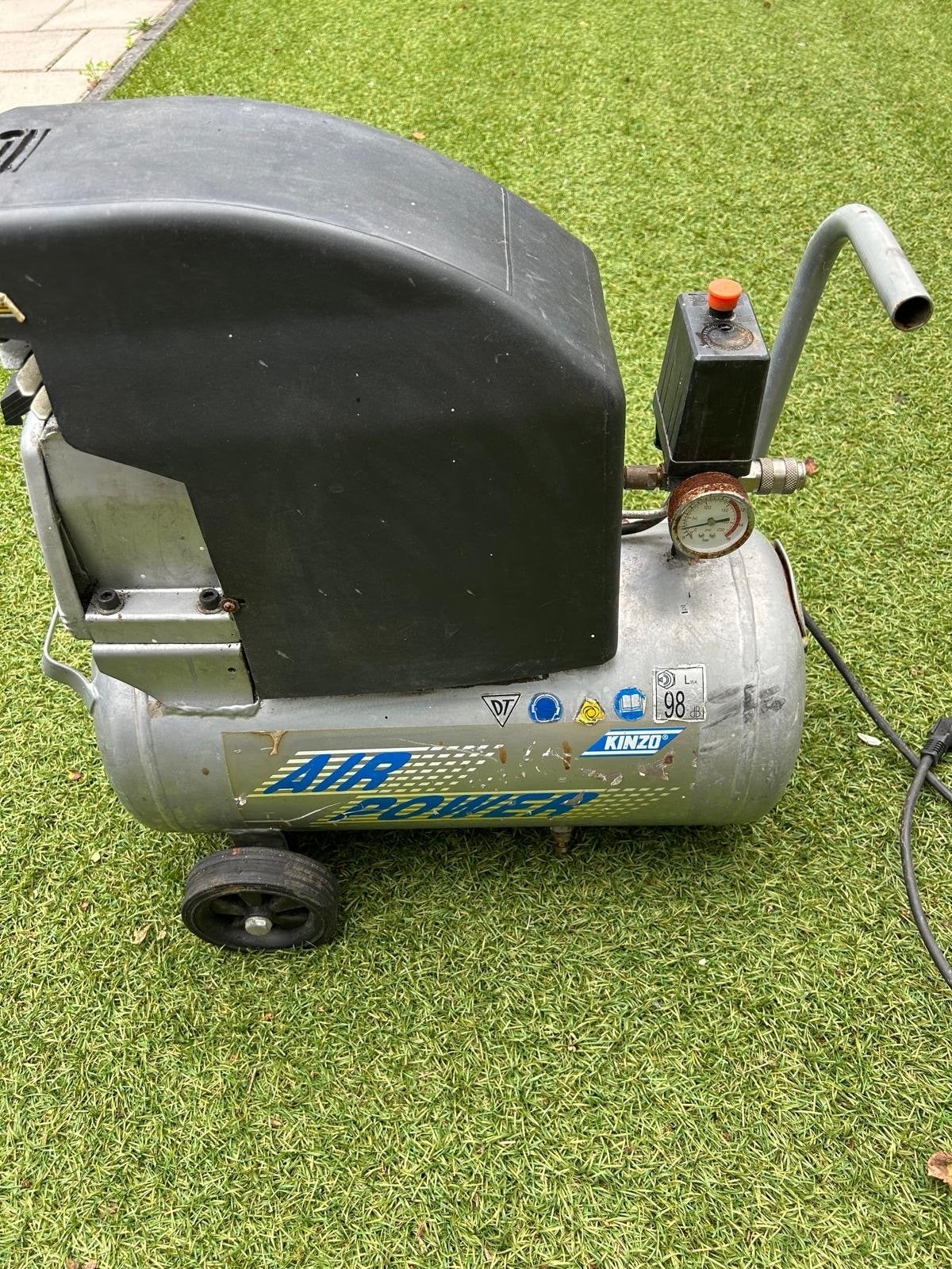 Kinzo Air Power Compressor 24L, Doe-het-zelf en Verbouw, Compressors, Ophalen, Gebruikt, 6 tot 10 bar, 25 tot 100 liter