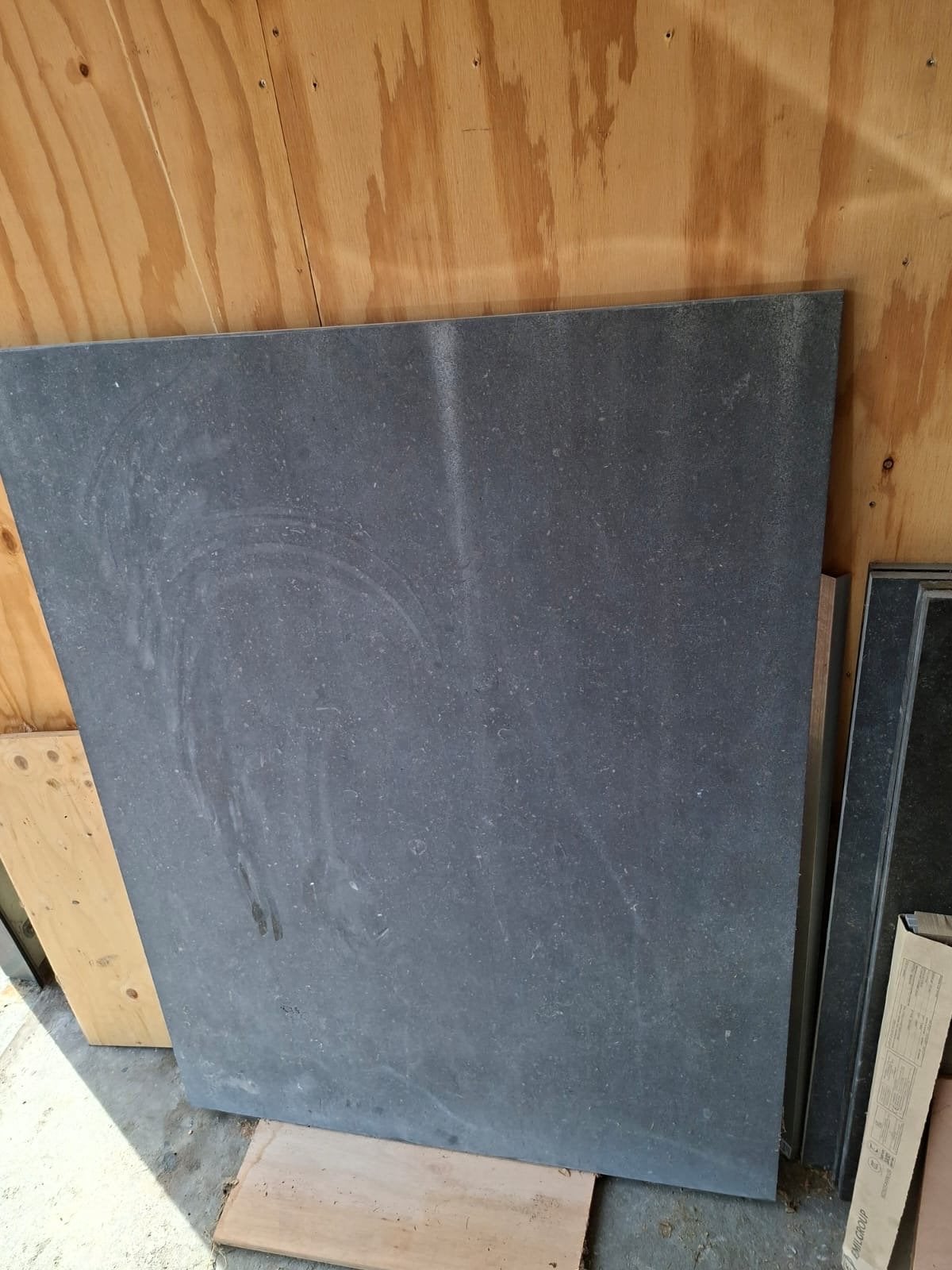 Gratis afhalen: Diverse hardsteen tegels en platen, Doe-het-zelf en Verbouw, Ophalen, 60 cm of meer, 40 tot 60 cm, Hardsteen