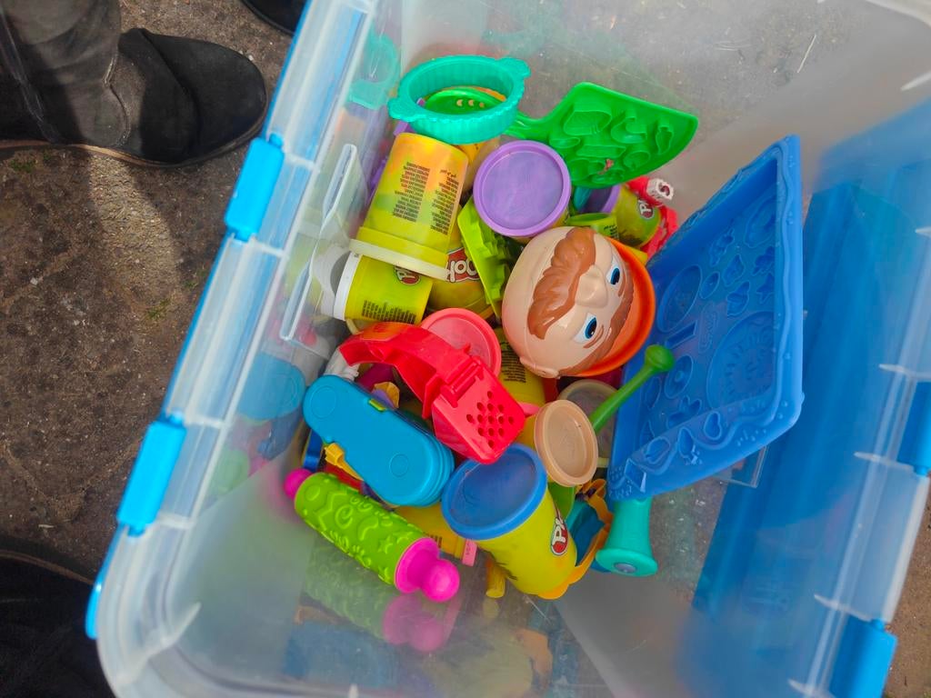 Play-Doh set met vormpjes en klei, Ophalen of Verzenden, Gebruikt, Knutselen
