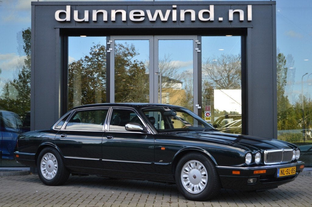 Daimler DOUBLE SIX 6.0 V12 *LWB*1ST OWNER*SPRUCE GREEN*UNIEK, Auto's, Achterwielaandrijving, Gebruikt, Bedrijf, Stoelverwarming
