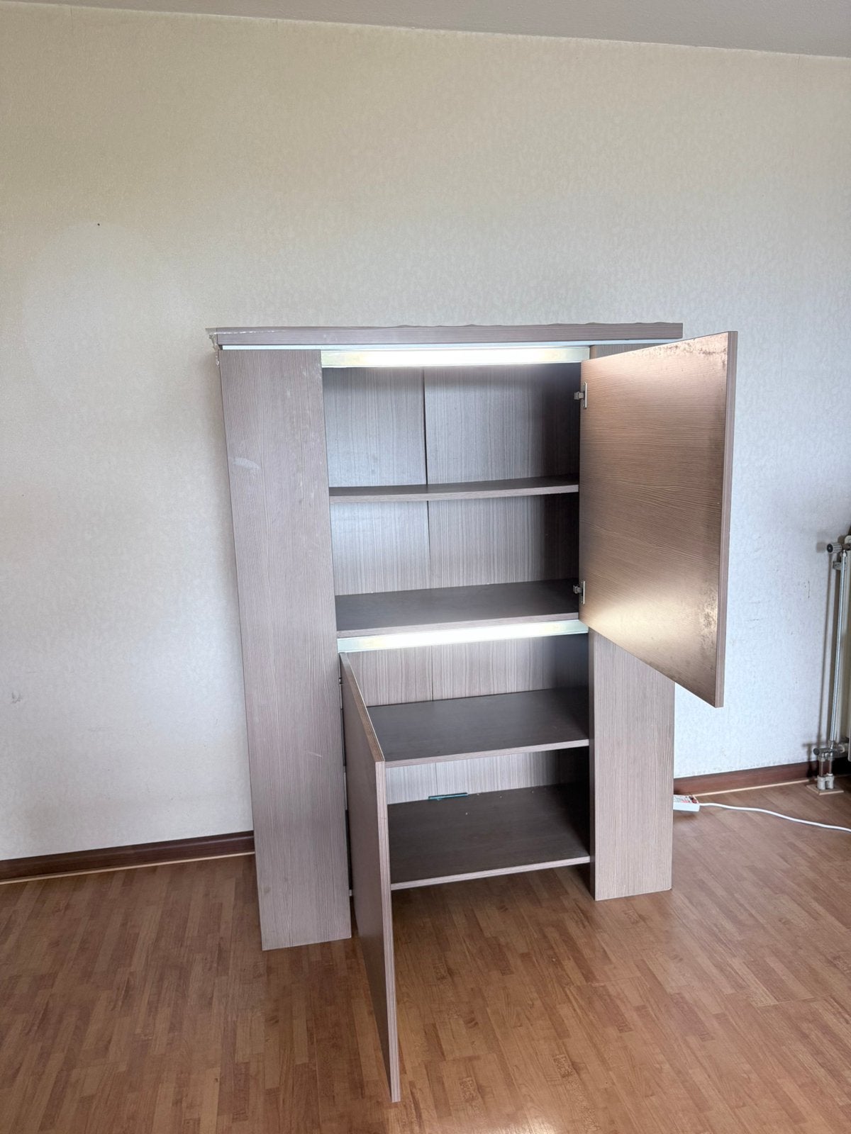 Tall storage cabinet, Ophalen
