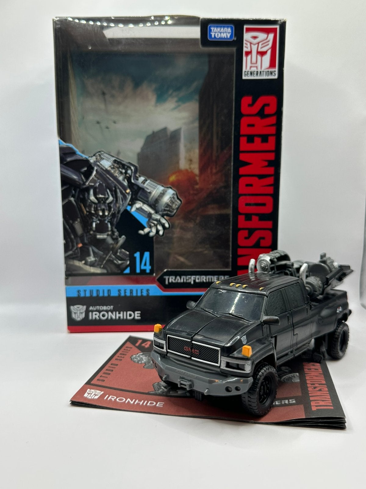 Takara Tomy Transformers Autobot Ironhide 14, Verzamelen, Overige generaties, Ophalen of Verzenden, Zo goed als nieuw