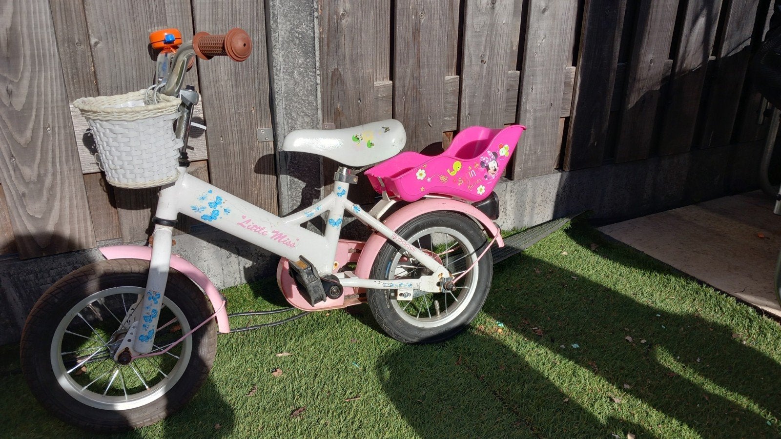 Kinderfietsje 'Little Miss' met zijwieltjes en mandje, Ophalen, Zijwieltjes, Gebruikt, Velgrem