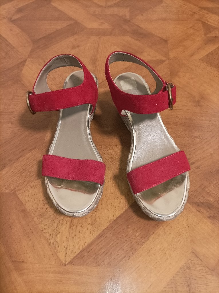 Tiziana sleehak sandalen maat 39, Kleding | Dames, Schoenen, Tiziana, Zo goed als nieuw, Rood, Sandalen of Muiltjes