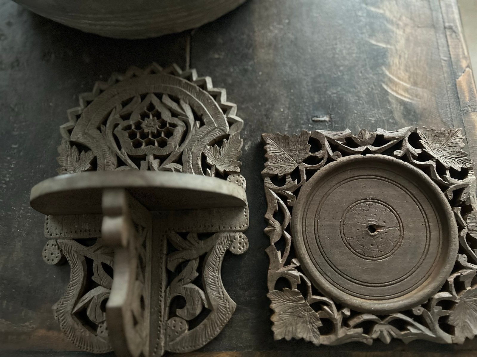Set oosterse houten wandconsole & bordje india sleets, Antiek en Kunst, Ophalen of Verzenden