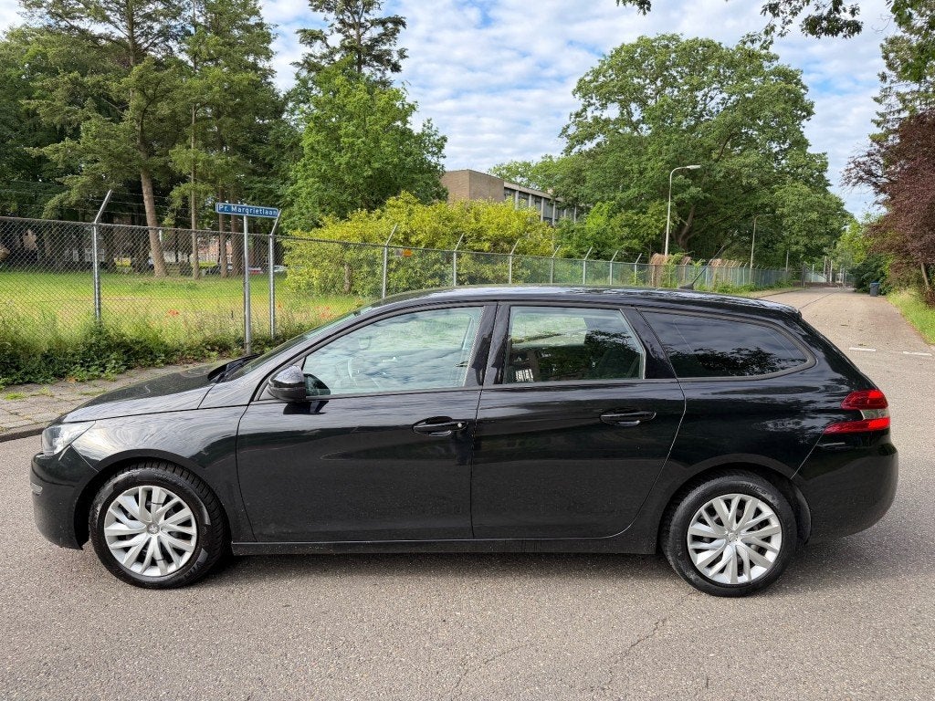 Peugeot 308 1.2 Benzine  D-riem is vervangen - Navi !!!, Auto's, Voorwielaandrijving, Gebruikt, Euro 6, 1165 kg