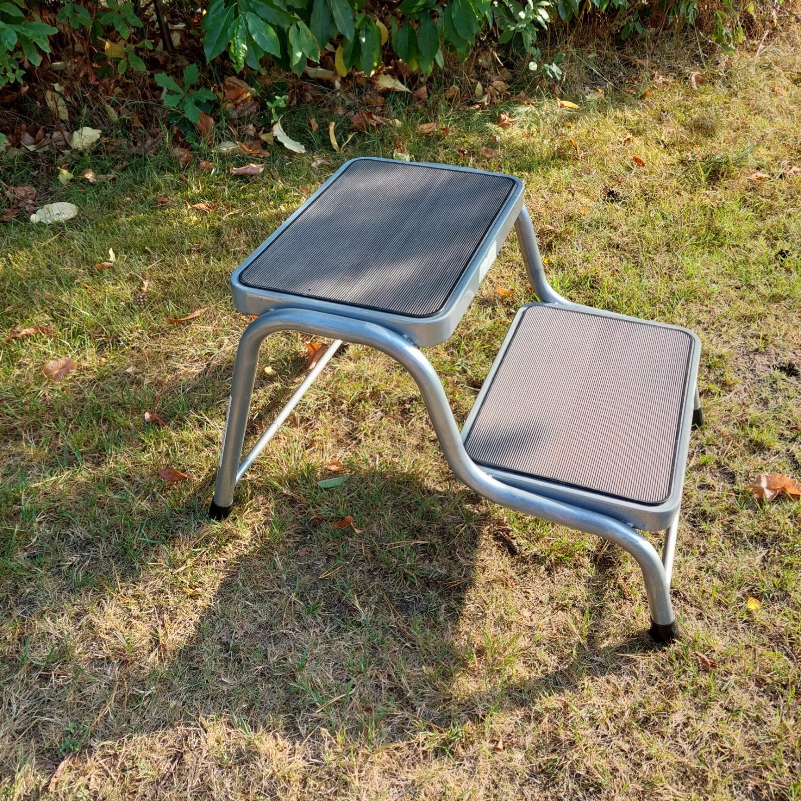 Handige 2-treeds aluminium opstapje, Ophalen, Zo goed als nieuw