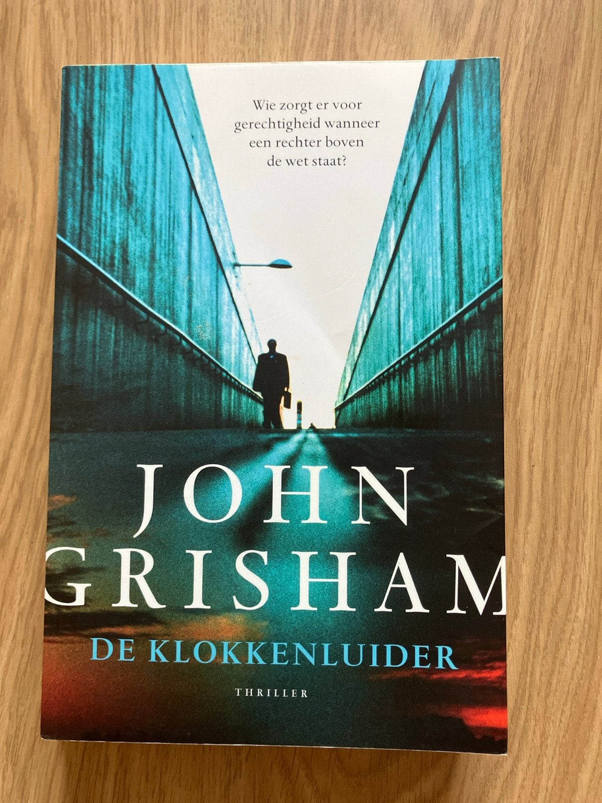 John Grisham - De Klokkenluider (Thriller), Ophalen of Verzenden, Zo goed als nieuw, Wereld overig