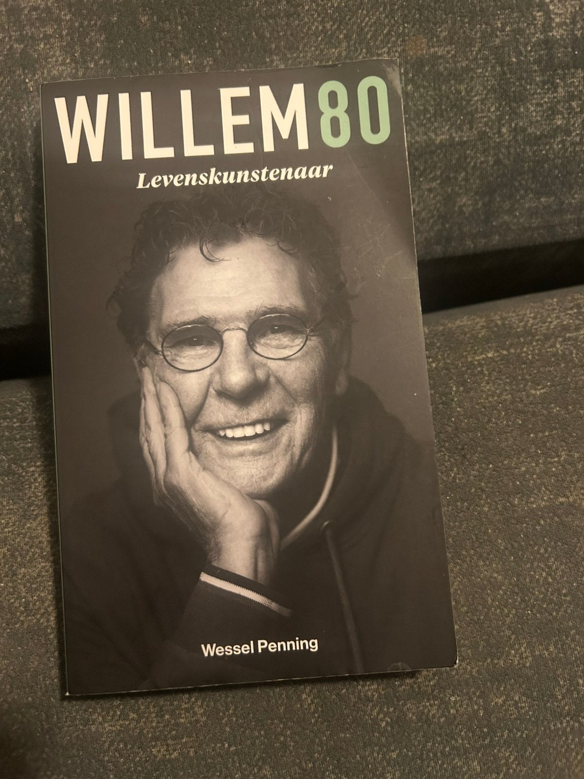 WILLEM VAN HANEGEM 80 levenskunstenaar 2023, Verzamelen, Sportartikelen en Voetbal, Ophalen of Verzenden, Zo goed als nieuw, Feyenoord