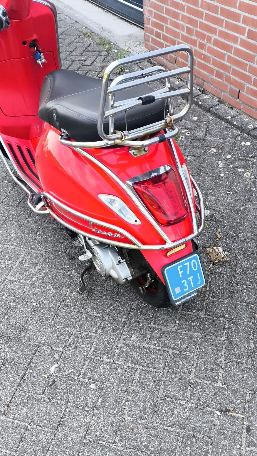 Foto 4 van Vespa primavera, blauw kenteken