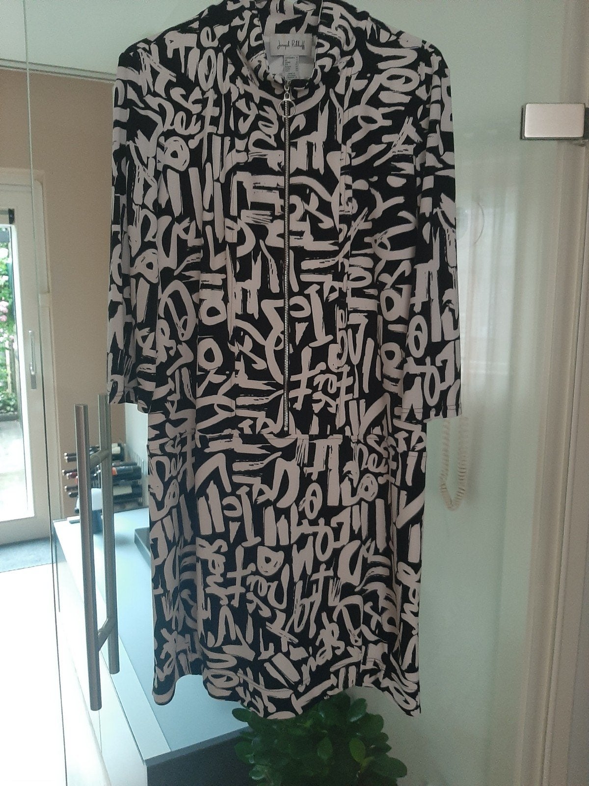 Joseph Ribkoff jurk zwart-wit print met rits, Kleding | Dames, Zwart, Maat 42/44 (L), Joseph Ribkoff, Ophalen of Verzenden