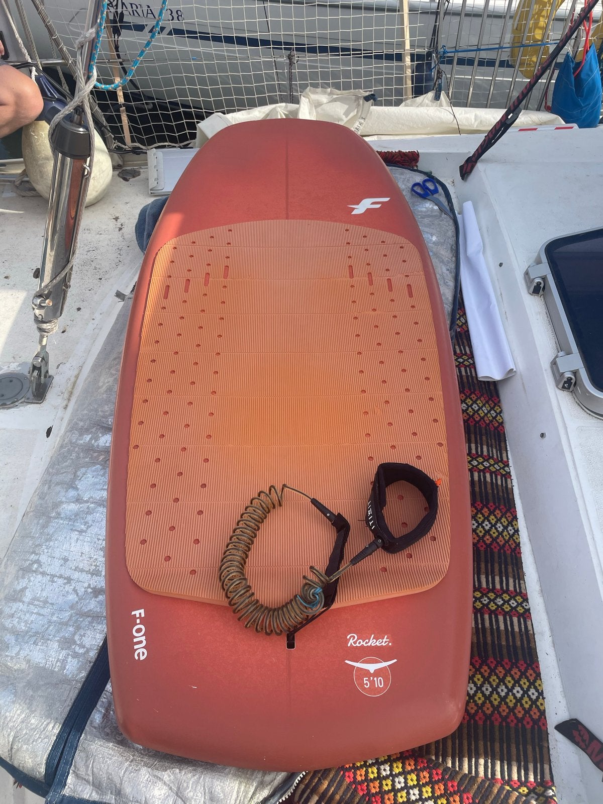 F-One Rocket 5'10" Foilboard, Ophalen, Zo goed als nieuw, Overige typen, Met koord