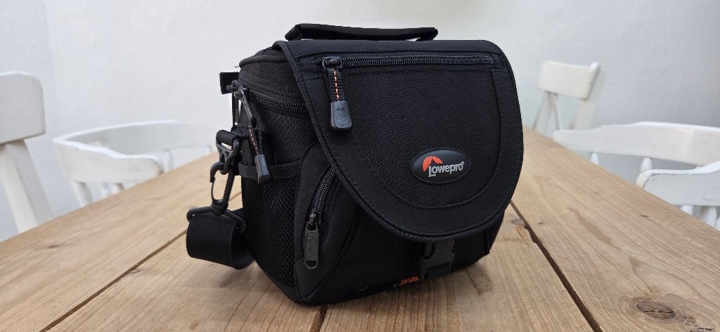 Fototas / cameratas / camera tas - Lowepro Nova mini AW, Lowepro, Ophalen of Verzenden, Nvt, Schoudertas