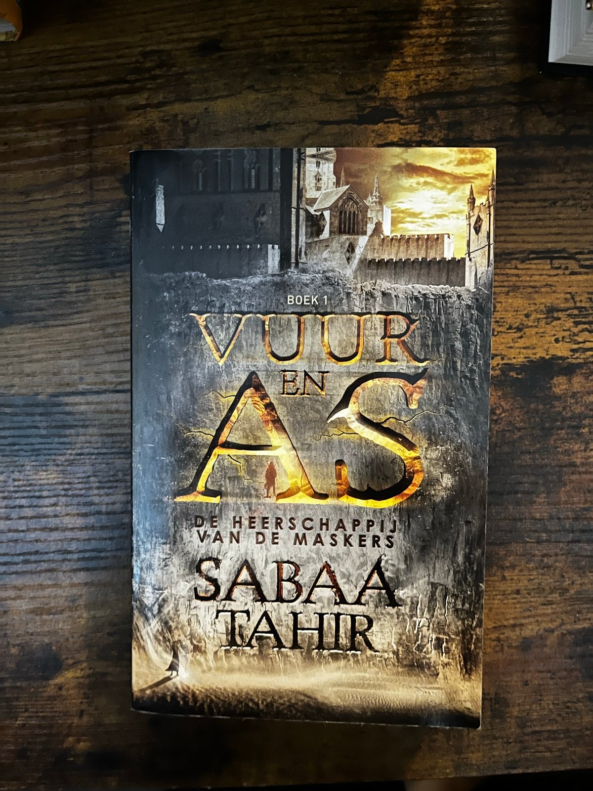Vuur en As - Sabaa Tahir (Boek 1), Ophalen of Verzenden, Gelezen