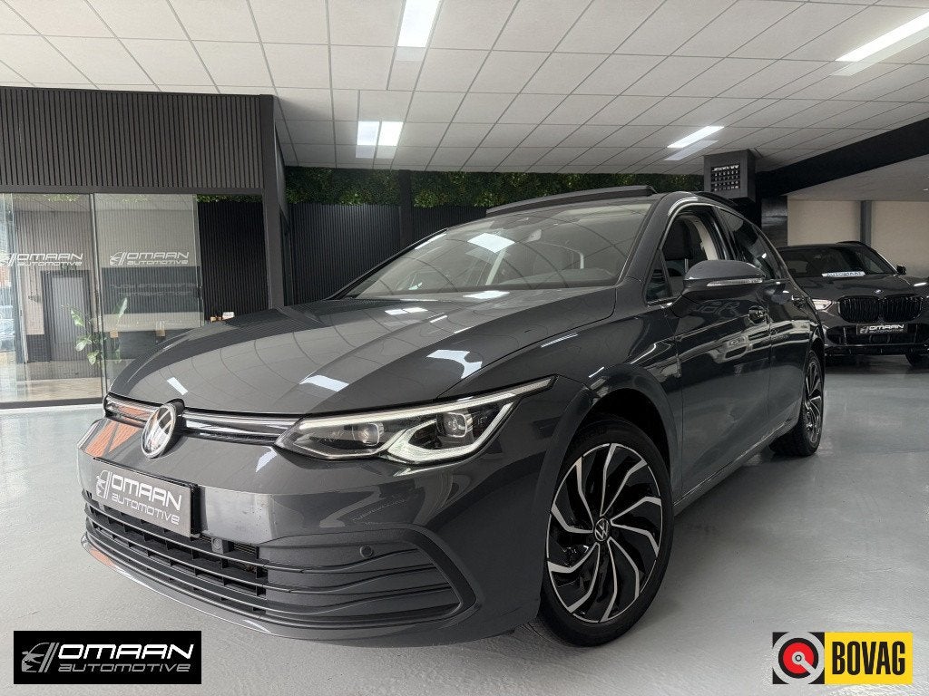 Volkswagen Golf 1.5 eTSI Life PANO MASSAGE TREKHAAK IQ, Dealer onderhouden, 4 cilinders, 150 pk, Alcantara