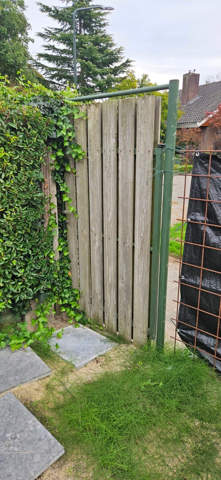Gratis; Houten tuinpoort met metalen frame, Tuin en Terras, Ophalen, Minder dan 3 meter, Hout, 1 tot 2 meter