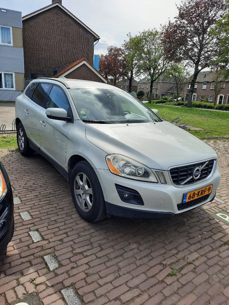 Volvo XC60 2.4 D FWD Geartronic 2010 Wit, Auto's, 1800 kg, Zwart, Wit, Particulier