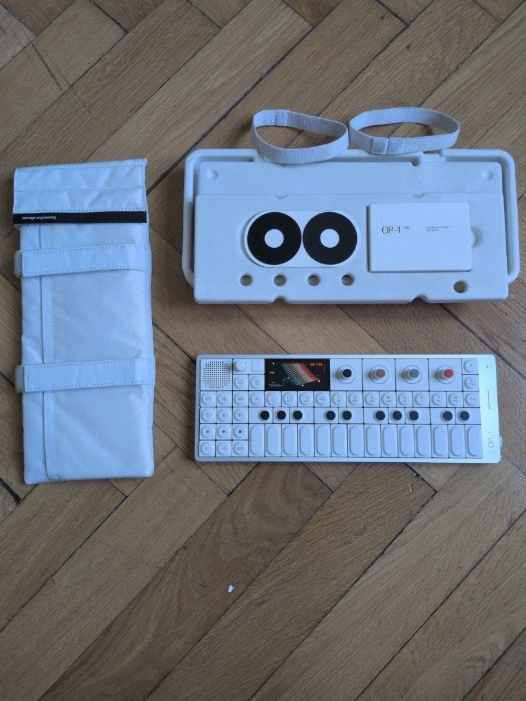 Teenage Engineering OP-1 Field - Ongebruikt in ODO, Ophalen of Verzenden, Zo goed als nieuw, Overige aantallen, Overige merken