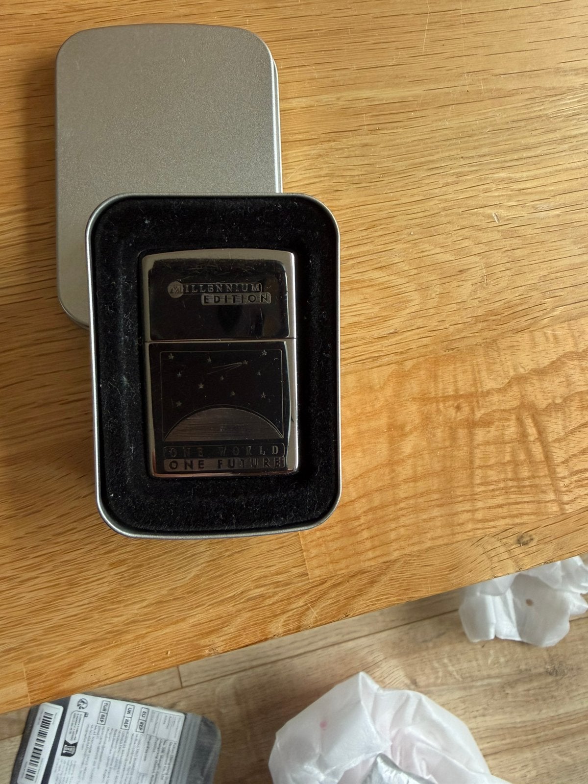 Millennium Zippo, Verzamelen, Rookartikelen, Aanstekers en Luciferdoosjes, Ophalen of Verzenden, Zo goed als nieuw, Aansteker
