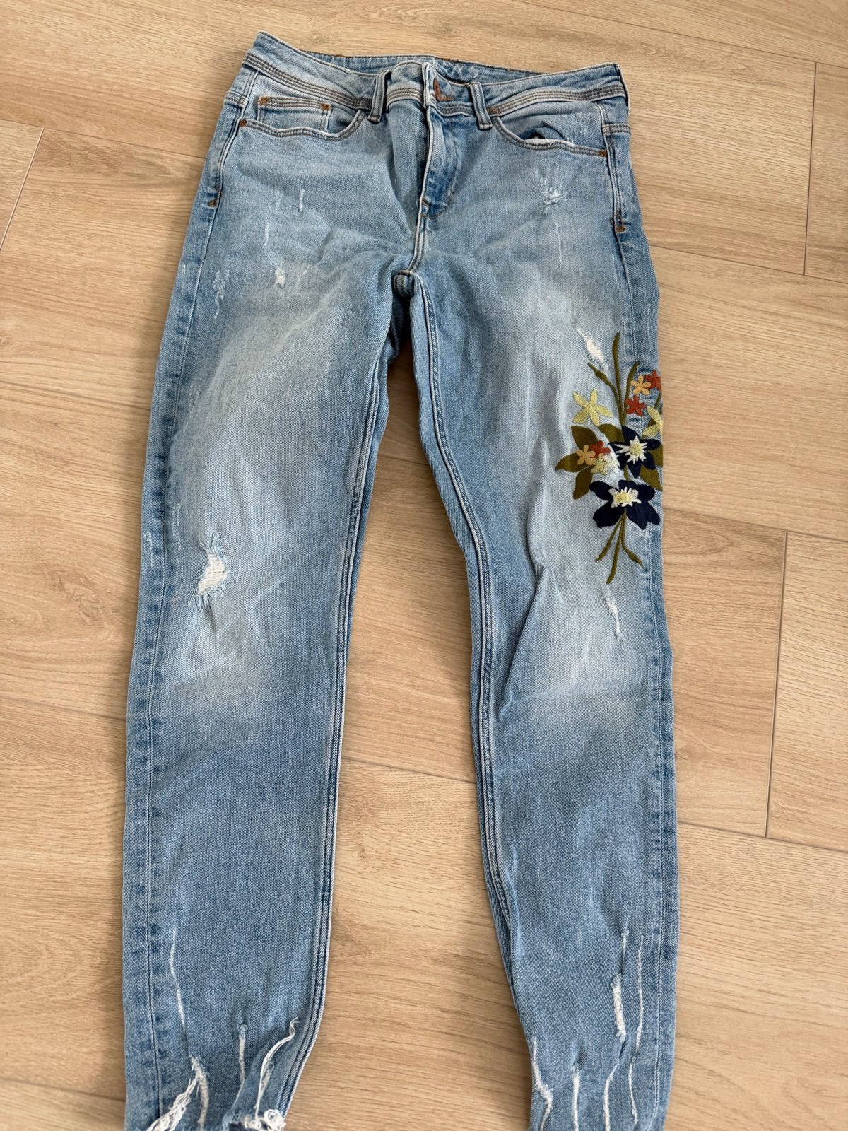 Zara Basic Z1975 Denim Jeans met borduursel, Kleding | Dames, Spijkerbroeken en Jeans, Gedragen, W30 - W32 (confectie 38/40), Blauw