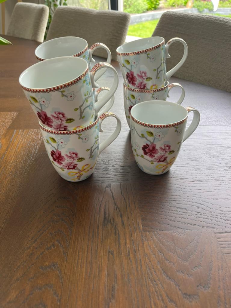 7 grote pip studio mokken, Huis en Inrichting, Keuken | Servies, Ophalen, Zo goed als nieuw, Overige stijlen, Kop(pen) en/of Schotel(s)