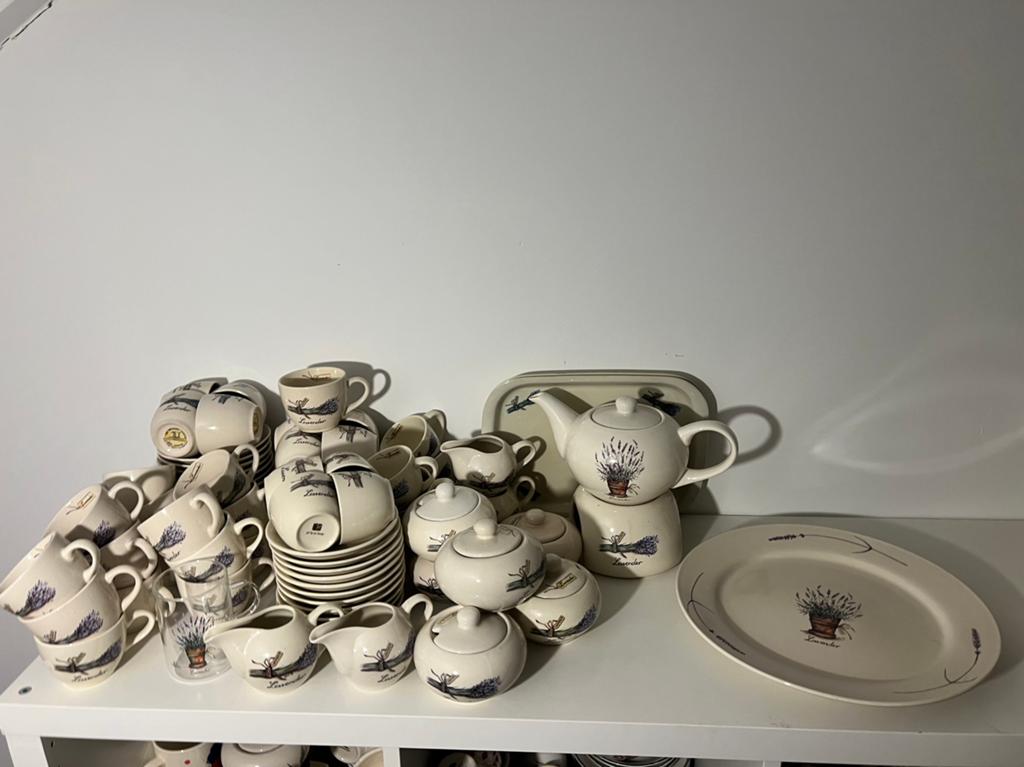 Jet ter Steege- lavender servies, Huis en Inrichting, Keuken | Servies, Nieuw, Bord(en), Overige stijlen, Aardewerk, Ophalen of Verzenden