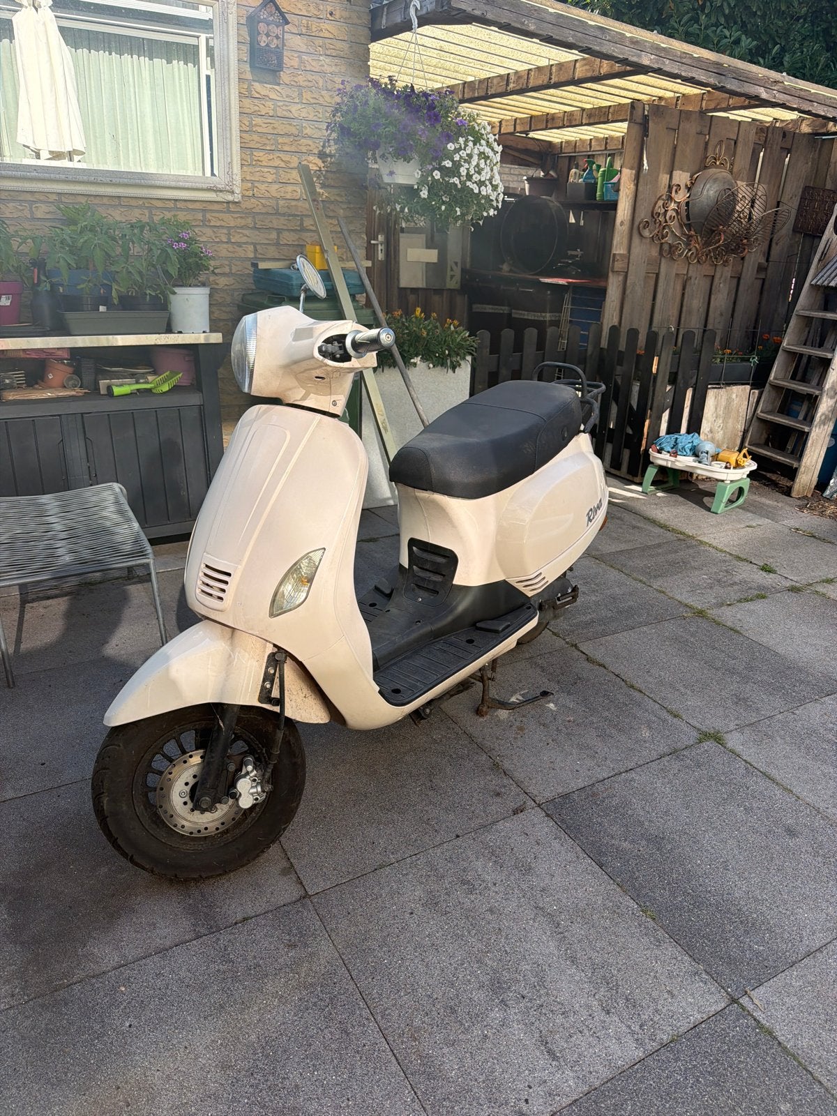 Riva scooter - Crème kleur - Weinig kilometers, Ophalen, Gebruikt, Benzine, Overige merken