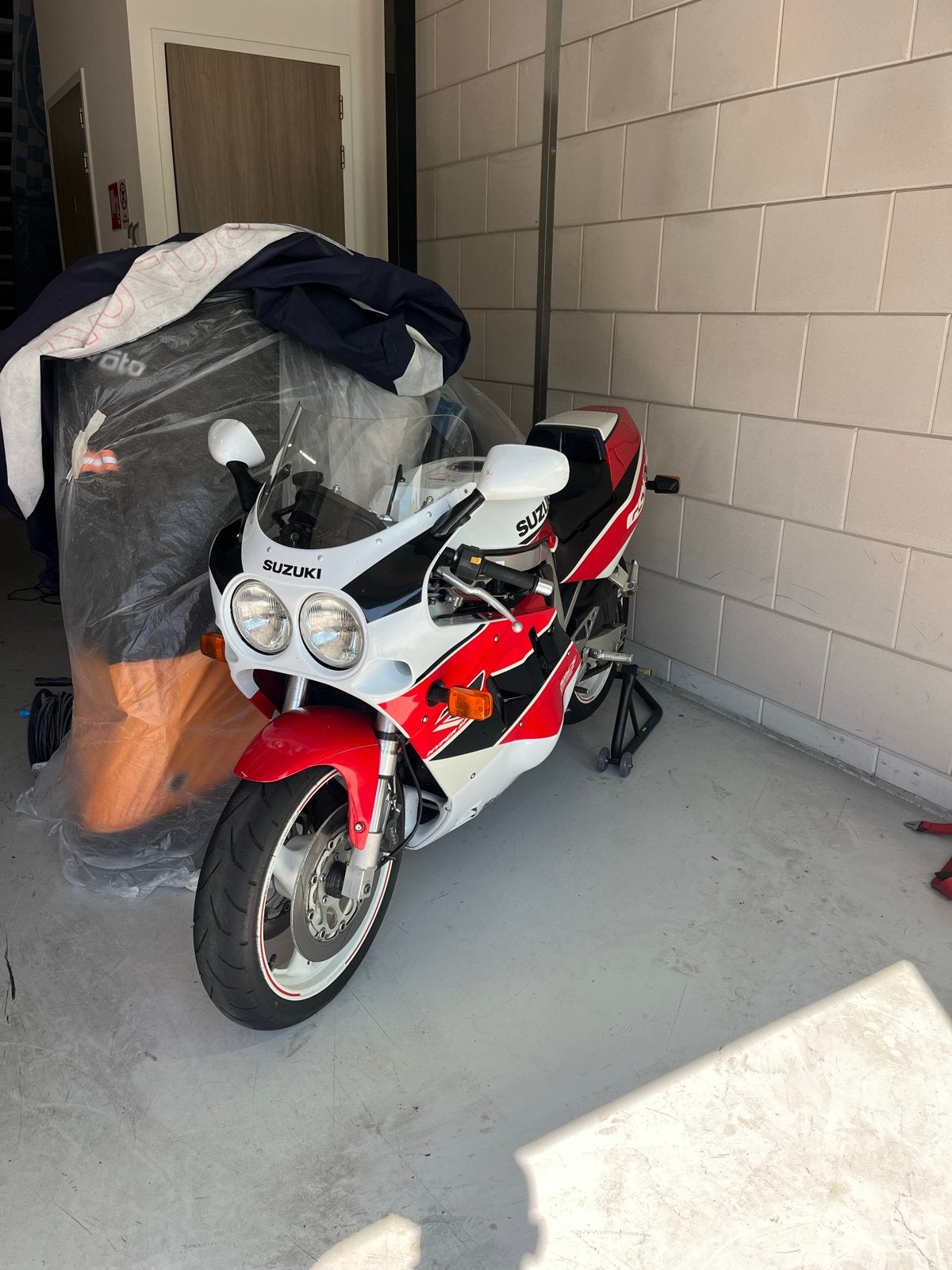 Suzuki GSX-R 750 1990, 750 cc, Sportuitlaat, 4 cilinders, Motorrijbewijs A