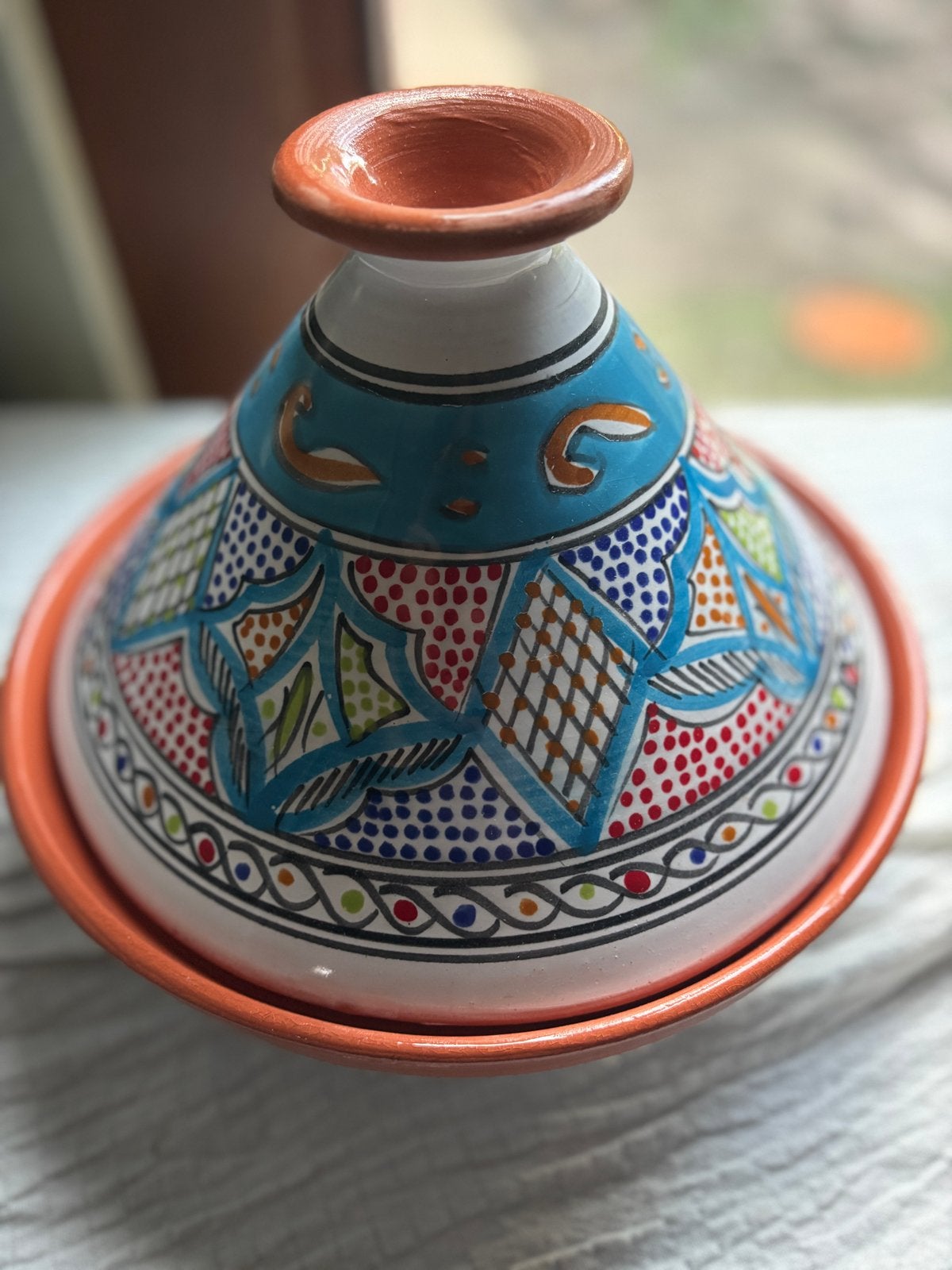 Handgeschilderde Tajine - 27cm Doorsnee - Nieuwstaat, Overige typen, Ophalen of Verzenden, Zo goed als nieuw, Steen/keramiek