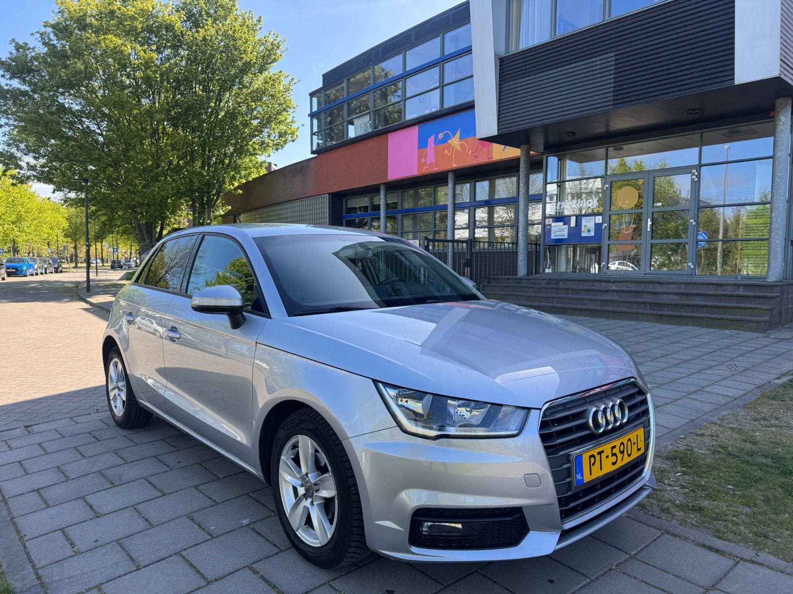 Audi A1 1.0 Tfsi 95 pk Sportback 2015 Grijs, Auto's, Audi, Voorwielaandrijving, Stof, 24 km/l, Particulier