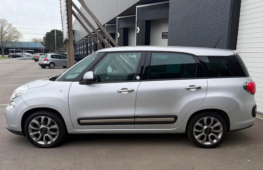 Fiat 500 L Living 0.9 TwinAir Lounge 7PERSOONS/CAMERA/NAVI/C, Auto's, Stof, Gebruikt, 7 stoelen, Origineel Nederlands