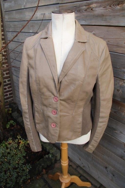 Jasje bruin Arma Women mt 40 Vaste prijs AANBIEDING, Maat 38/40 (M), Bruin, Ophalen of Verzenden, Zo goed als nieuw