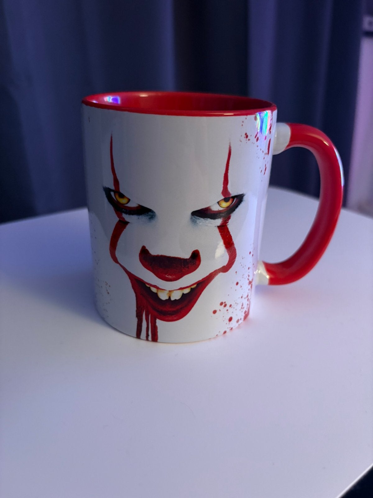 Pennywise Mok, Huis en Inrichting, Keuken | Servies, Ophalen, Zo goed als nieuw, Overige stijlen, Kop(pen) en/of Schotel(s)
