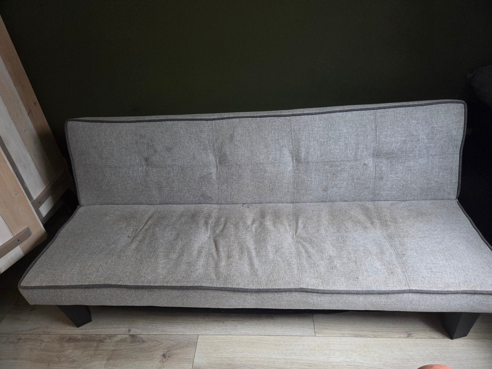 Gratis! Grijze slaapbank/futon, compact en functioneel, Ophalen of Verzenden, Gebruikt, Tweepersoons, Grijs