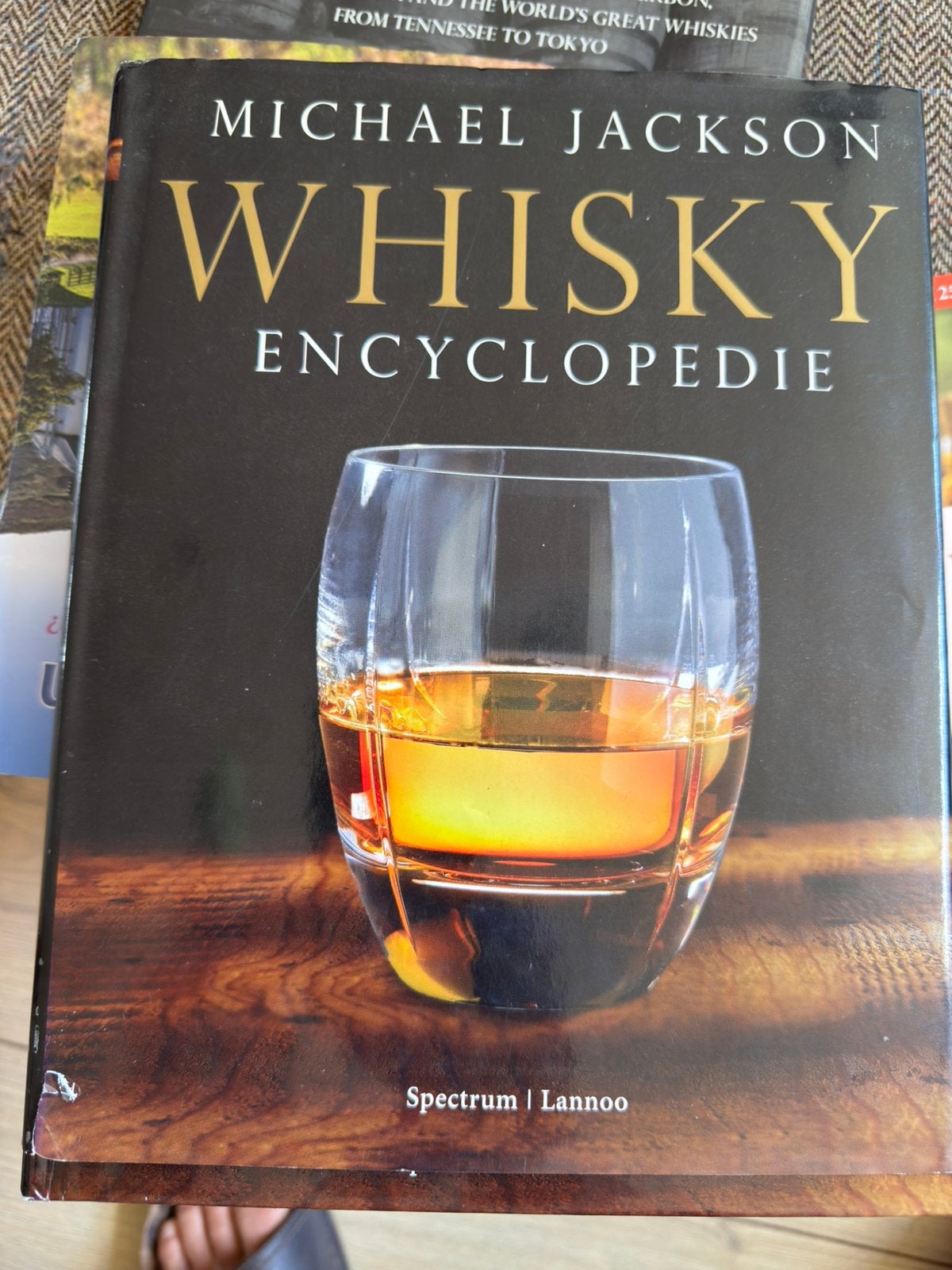 Gesigneerde Whisky Encyclopedie – Michael Jackson, Ophalen of Verzenden, Zo goed als nieuw