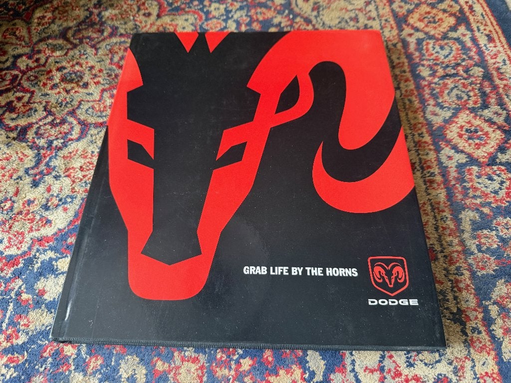 Grab Life by the Horns. Dodge. Dodge. Al meer dan 90 jaar Am, Ophalen of Verzenden, Zo goed als nieuw, Overige merken, Jürgen Zöllter.