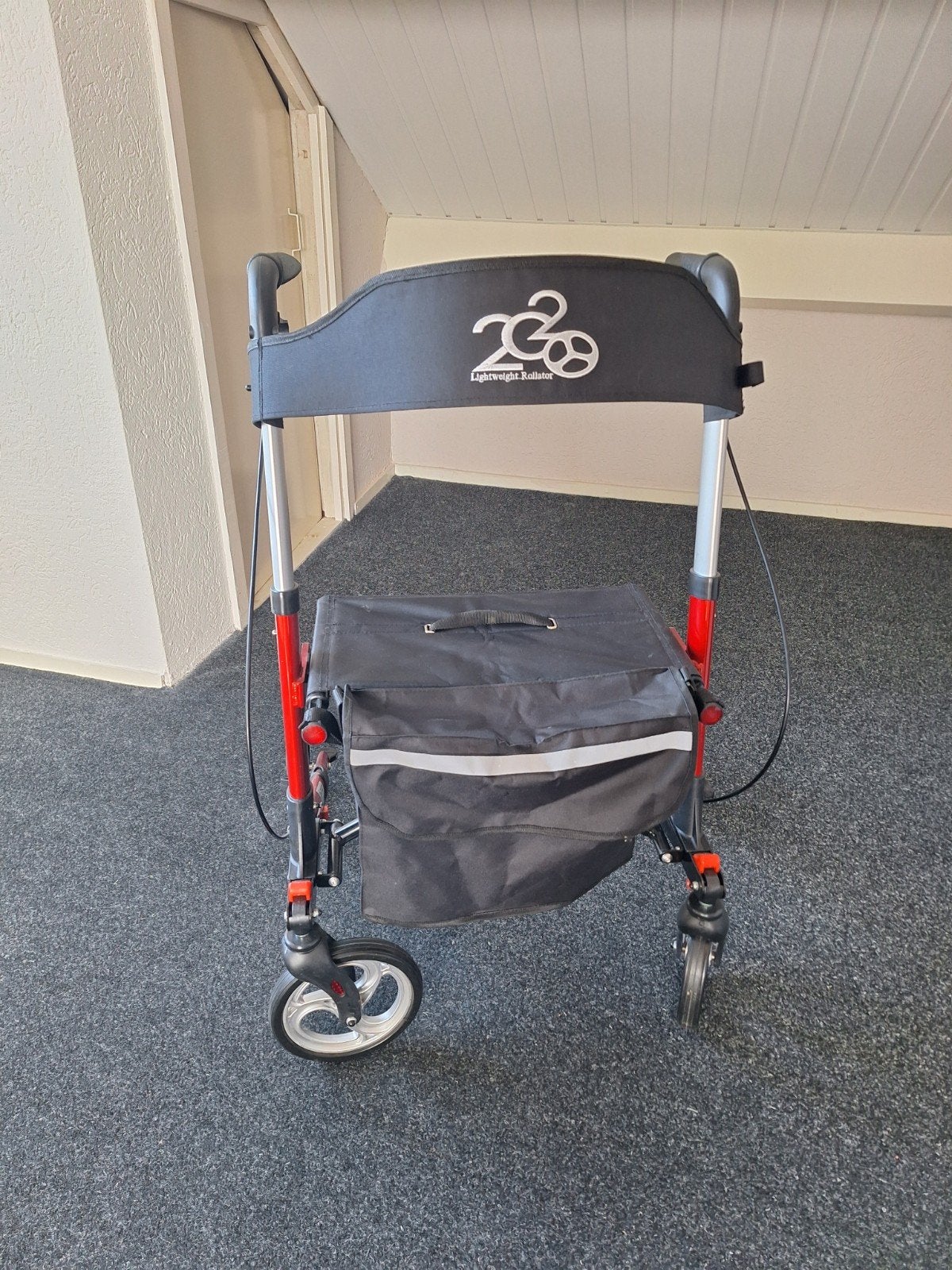 Lichtgewicht aluminium rollator, Ophalen, Lichtgewicht, Zo goed als nieuw