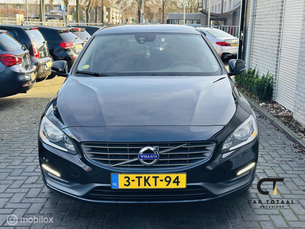 Volvo V60 2.0 D4 Momentum|TREKHAAK|NAP|AIRCO|NAVI, Auto's, Volvo, Voorwielaandrijving, Euro 6, 4 cilinders, Zwart