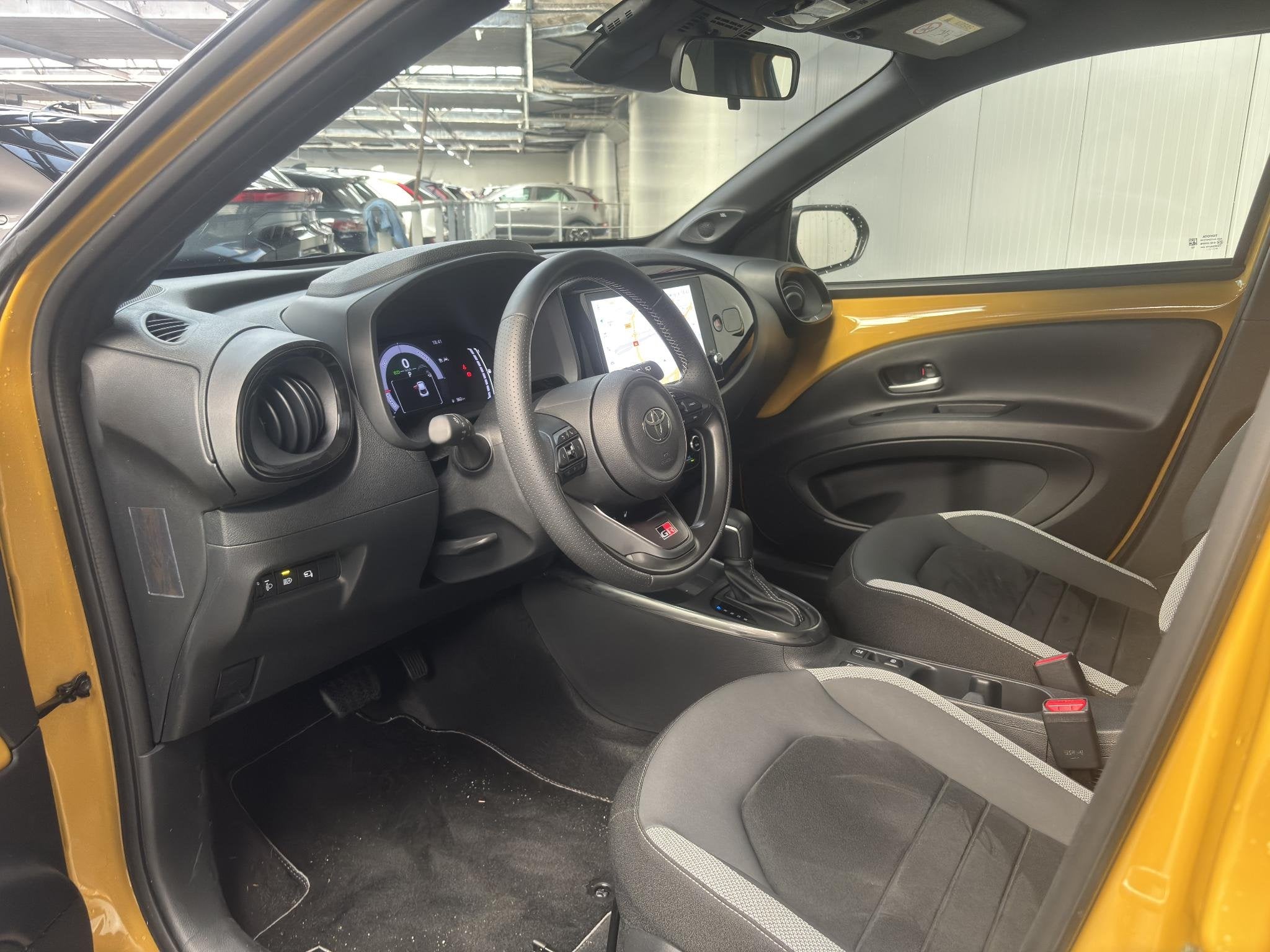 Toyota Aygo X Hybrid 115 GR Sport DEMO KORTING, DIRECT LEVER, Stof, Gebruikt, Euro 6, Automatische klimaatregeling