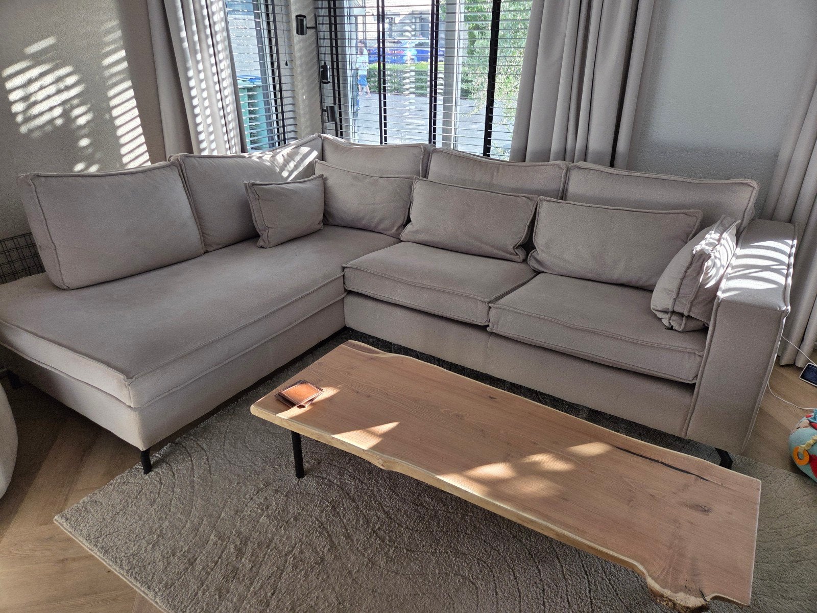 Beige hoekbank – ruim, comfortabel en nog in nette staat!, Huis en Inrichting, Banken | Complete zithoeken, Ophalen, Gebruikt