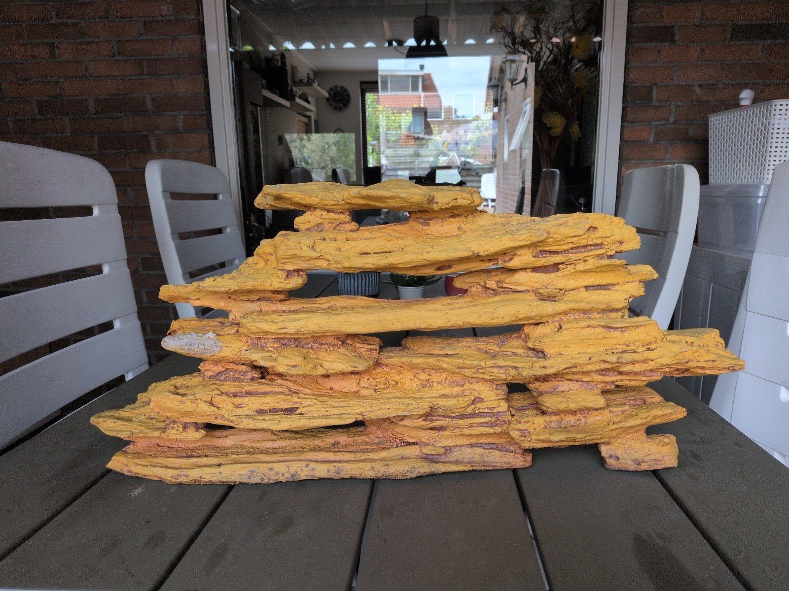 Kunststof aquarium rots van 68 cm breed 31 cm hoog en 12 cm, Ophalen, Gebruikt, Plant(en), Steen of Hout