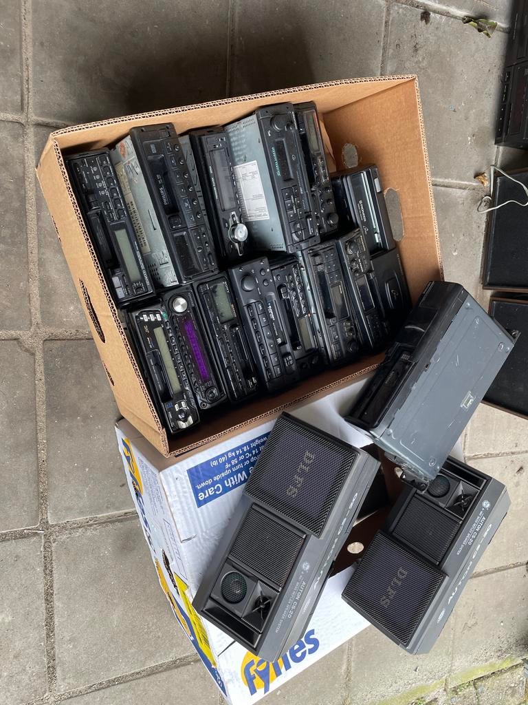 Partij autoradio's en speakers met defect, Auto diversen, Ophalen, Gebruikt