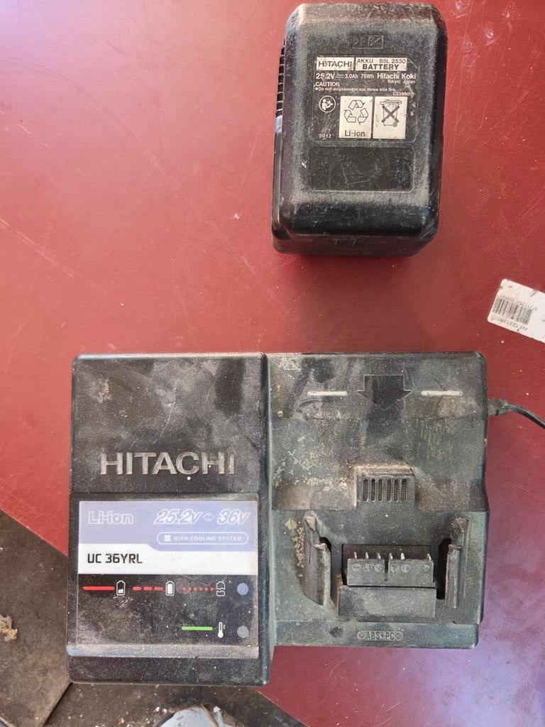 Hitachi accu en lader 25.2V / 36V Li-ion, Ophalen of Verzenden, Gebruikt