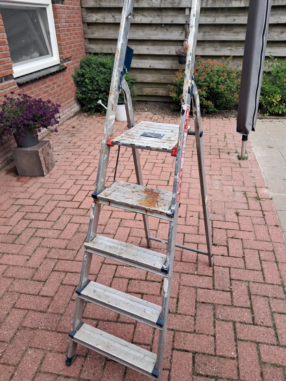Altrex trap, nog goed voor tweede gebruik, Ophalen of Verzenden, Gebruikt, Trap, Minder dan 2 meter